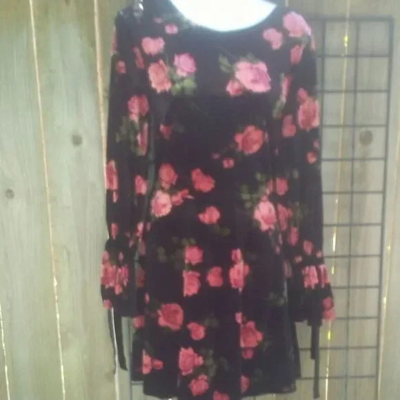 Velvet fit and flare by Exhilaration M - Picture 3 of 5